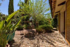 Jardin et terrasse de la maison à Palombaggia