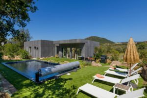 Maison moderne avec piscine privée